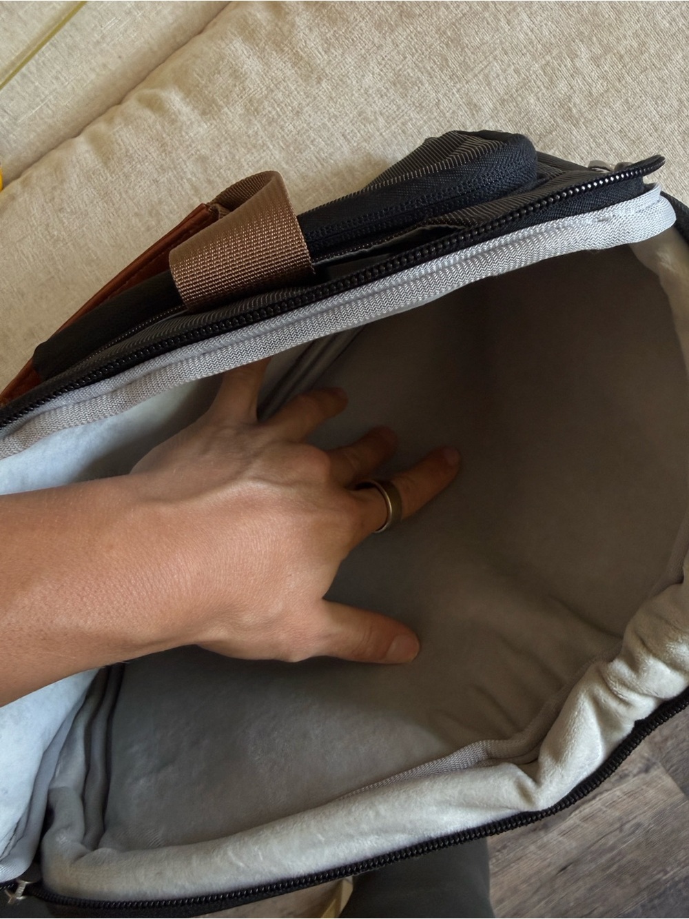 Lacdo Grey Laptop Bag - Picture 9 of 12